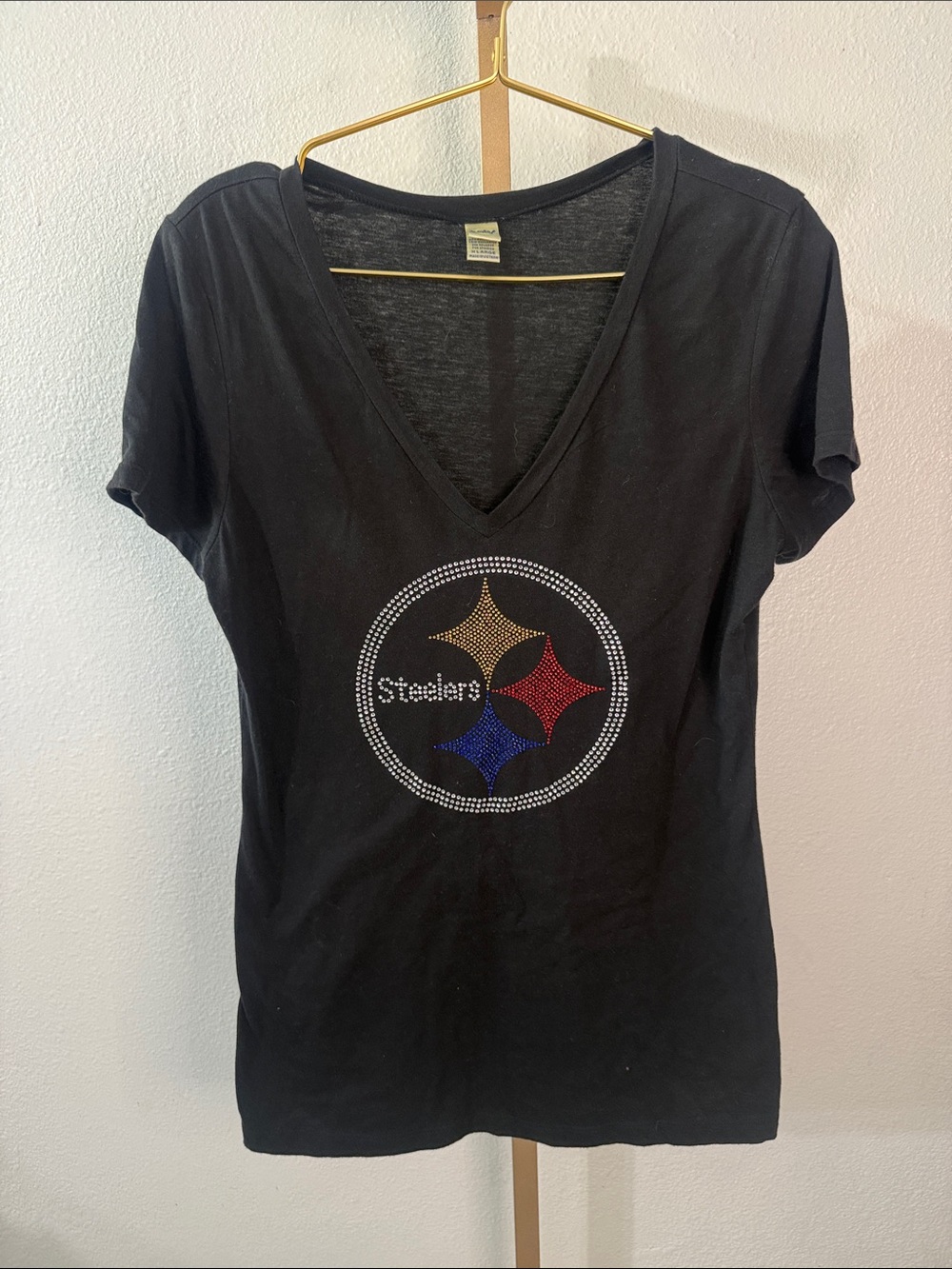 Black Women's V-Neck Rhinestone Steelers Logo Tee- Size XL